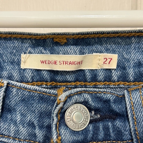 Levi's Women’s Wedgie Straight Fit Button Fly Cropped Jeans Distressed Size 27 - Picture 2 of 11